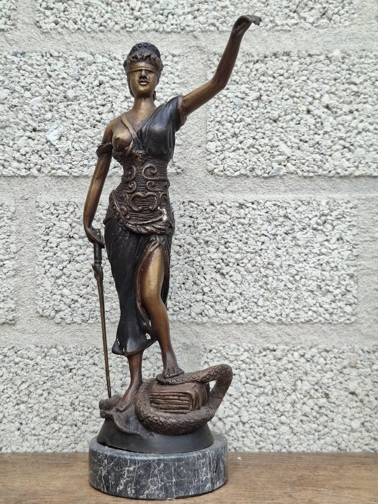 Bronzen vrouwe justitia op marmeren voet, Ophalen of Verzenden, Zo goed als nieuw, Overige typen