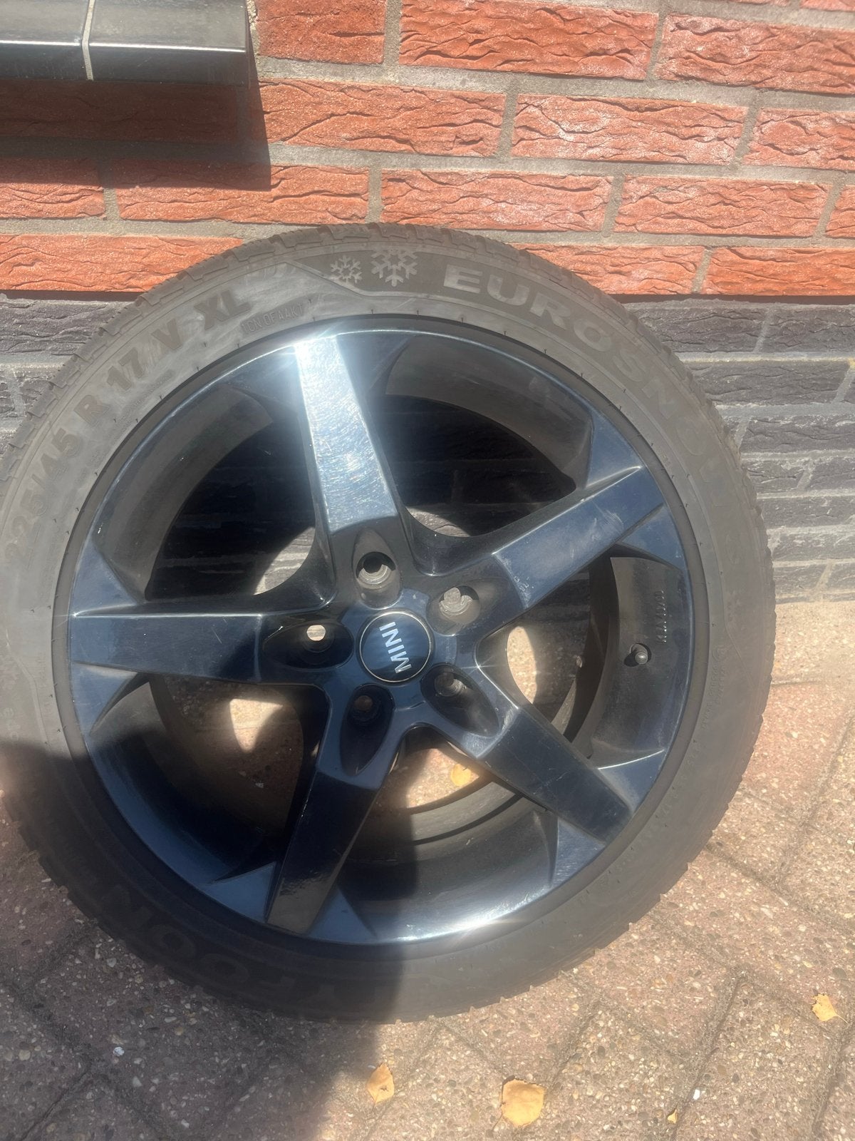 Mini Cooper 17 inch velgen met winterbanden 225/45 R17, Auto-onderdelen, Banden en Velgen, Gebruikt, Banden en Velgen, 17 inch