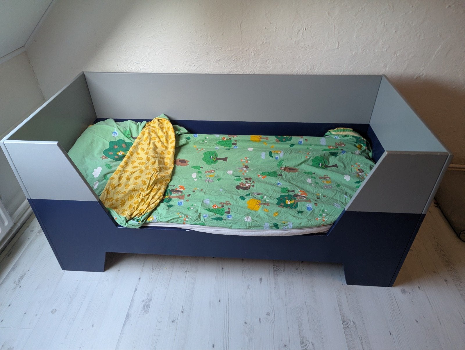 Kinderbed - Stevig en modern design, 90 cm, Eenpersoons, Blauw, Ophalen of Verzenden