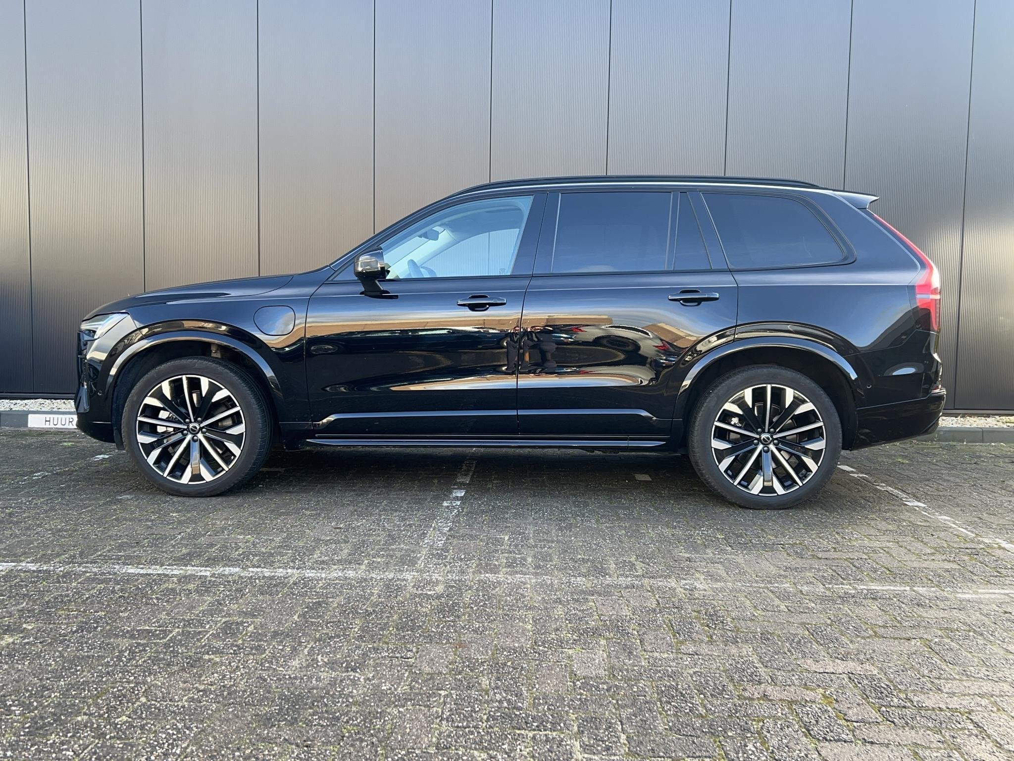 Volvo XC90 2.0 T8 Plug-in hybrid AWD Ultra Dark Panorama dak, 77 km/l, Gebruikt, 4 cilinders, Zwart