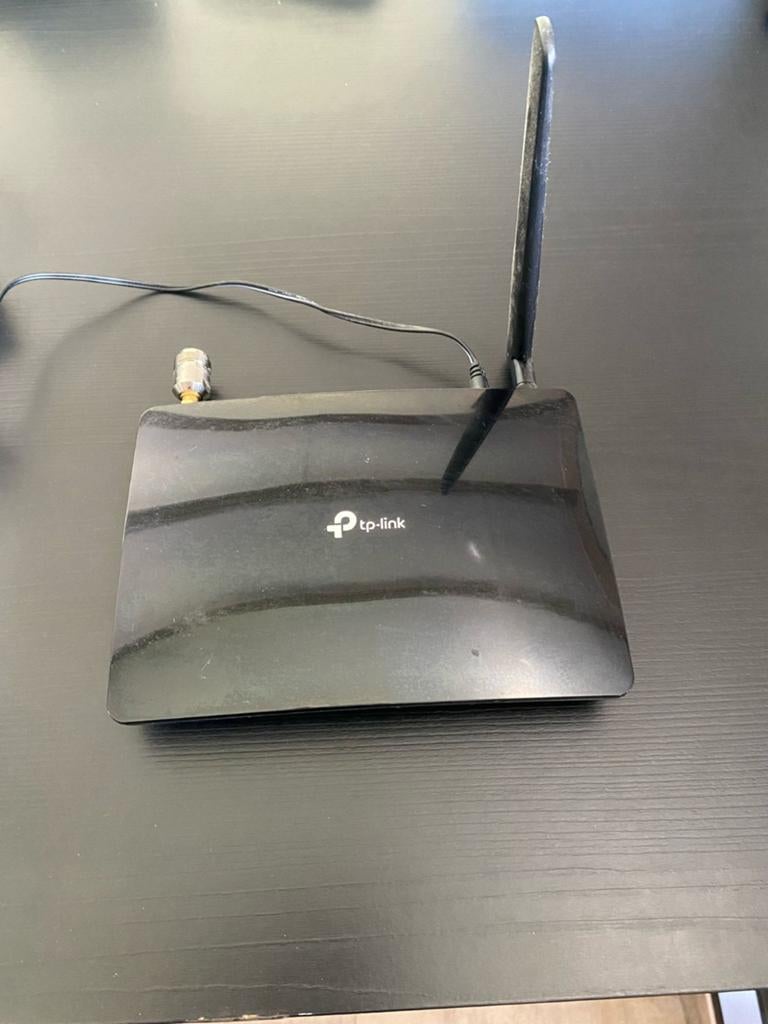 TP-Link 4G Router - Snel en Betrouwbaar Internet, Computers en Software, Routers en Modems, Ophalen of Verzenden, Gebruikt, Router met modem