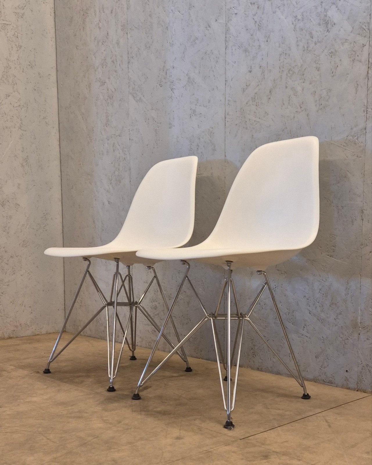 Vitra Eames DSR stoelen wit origineel design, Kunststof, Gebruikt, Twee, Modern Design
