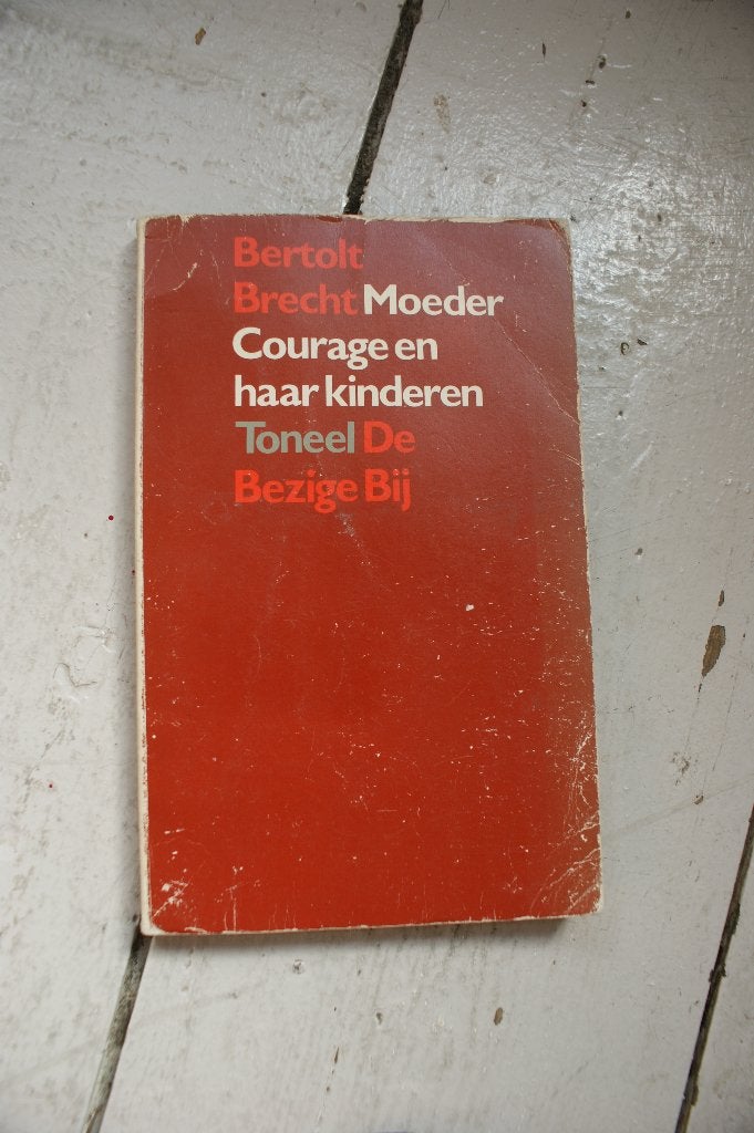 Moeder Courage en haar kinderen - Bertolt Brecht, Gelezen, Ophalen of Verzenden, Nederland, Bertolt Brecht