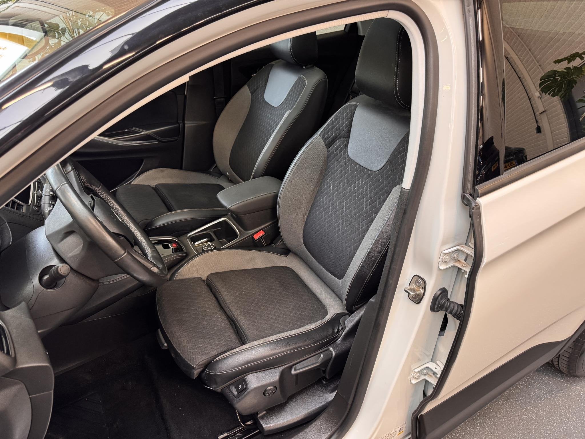 Opel Grandland X 1.2 Turbo Innovation | Pano | Navi | Camera, Auto's, Lane Keeping Assist, Gebruikt, 1199 cc, Leder en Stof