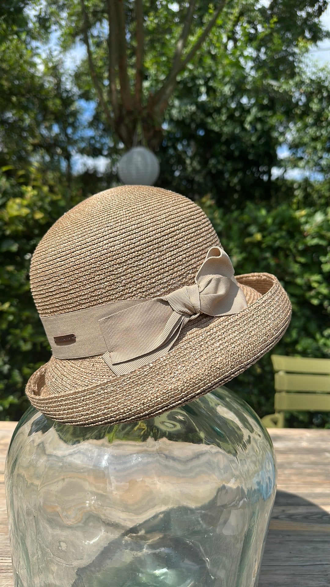 Taupekleurig hoedje, Ophalen of Verzenden, Zo goed als nieuw