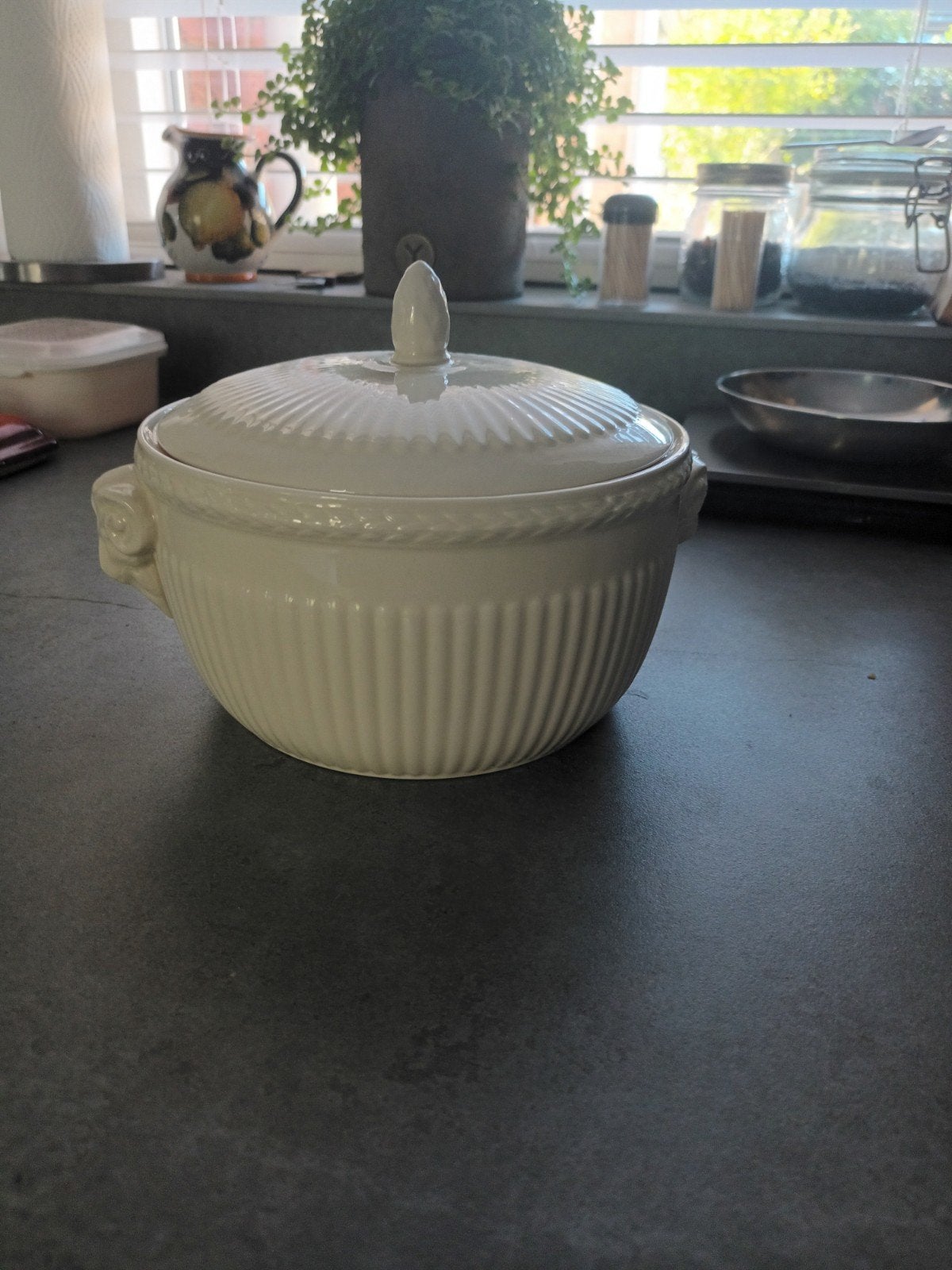 Wedgwood Edme Dekpot - Ø 17 cm, Hoogte 9.5 cm, Ophalen of Verzenden