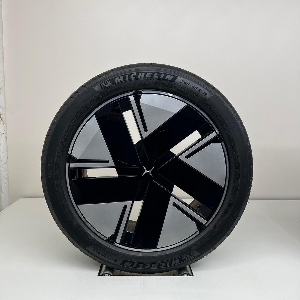 Polestar 2 - 19 inch - zomerbanden, 19 inch, Banden en Velgen, Ophalen of Verzenden, Personenwagen