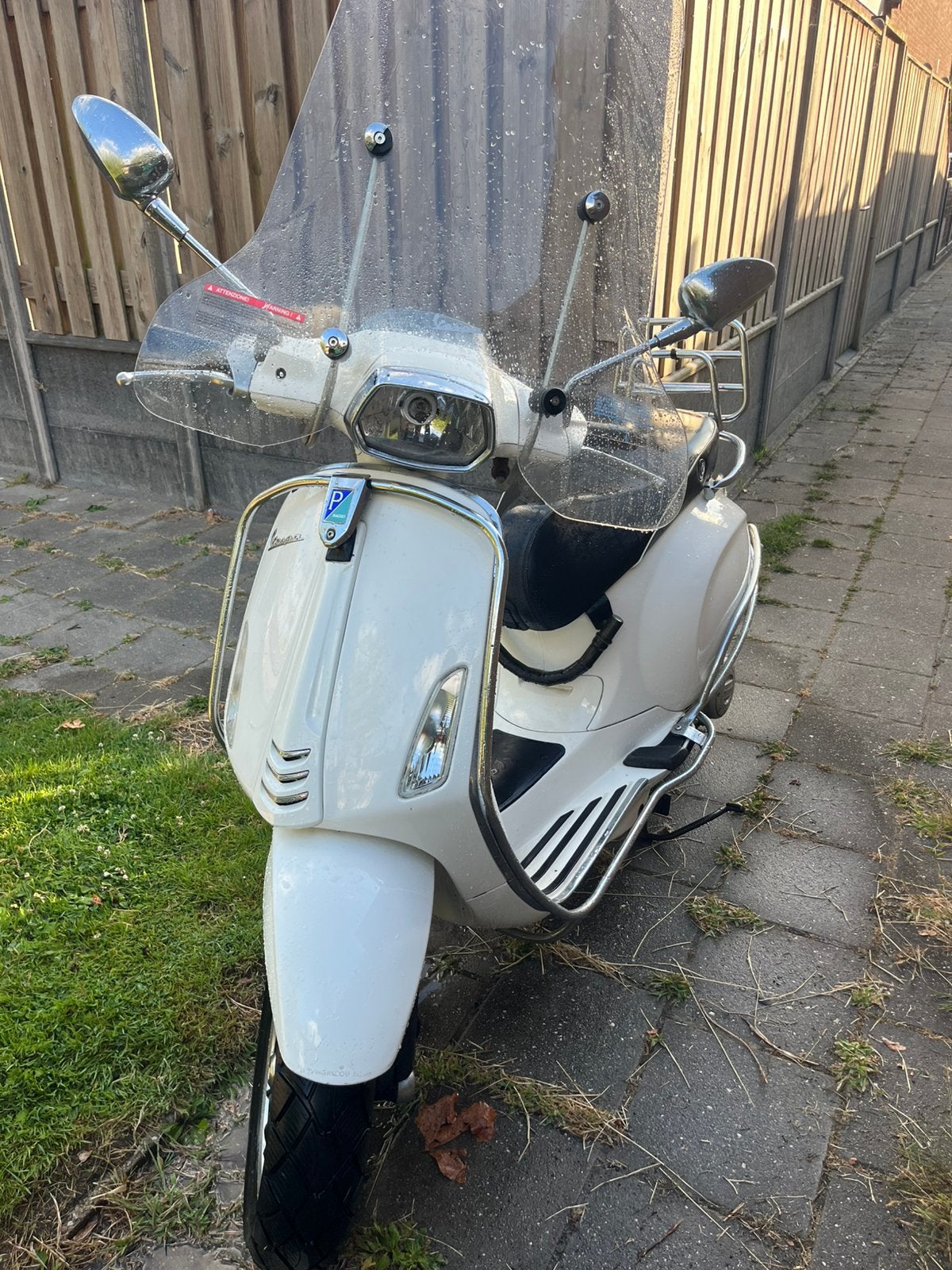 Vespa sprint blauw kenteken wit, Fietsen en Brommers, Scooters | Vespa, Ophalen, Gebruikt, Vespa S, Benzine