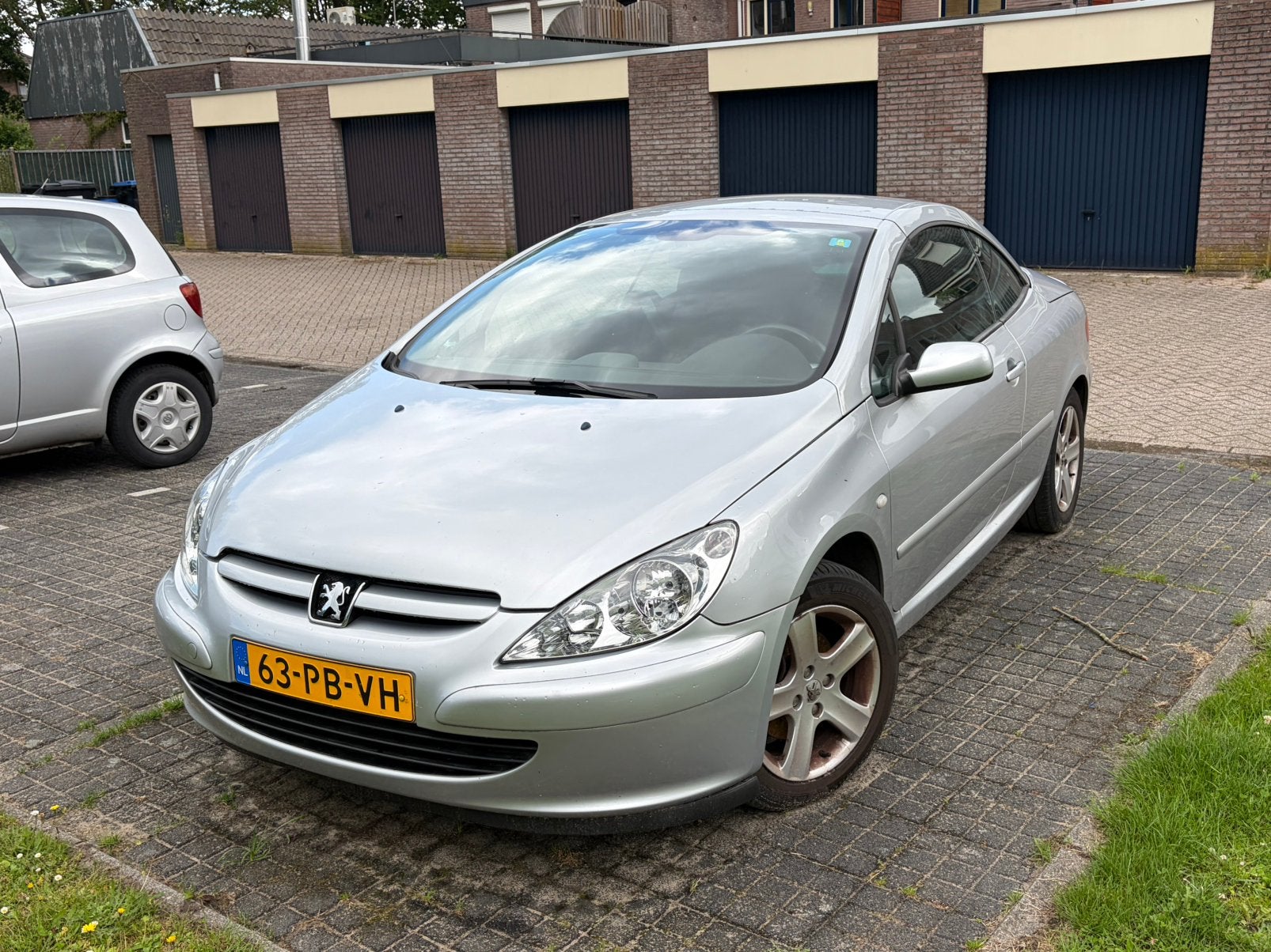 Peugeot 307 2.0 16V CC AUT 2004 Grijs, Auto's, Peugeot, Particulier, Benzine, E, Cabriolet, Automaat, Origineel Nederlands, Zilver of Grijs