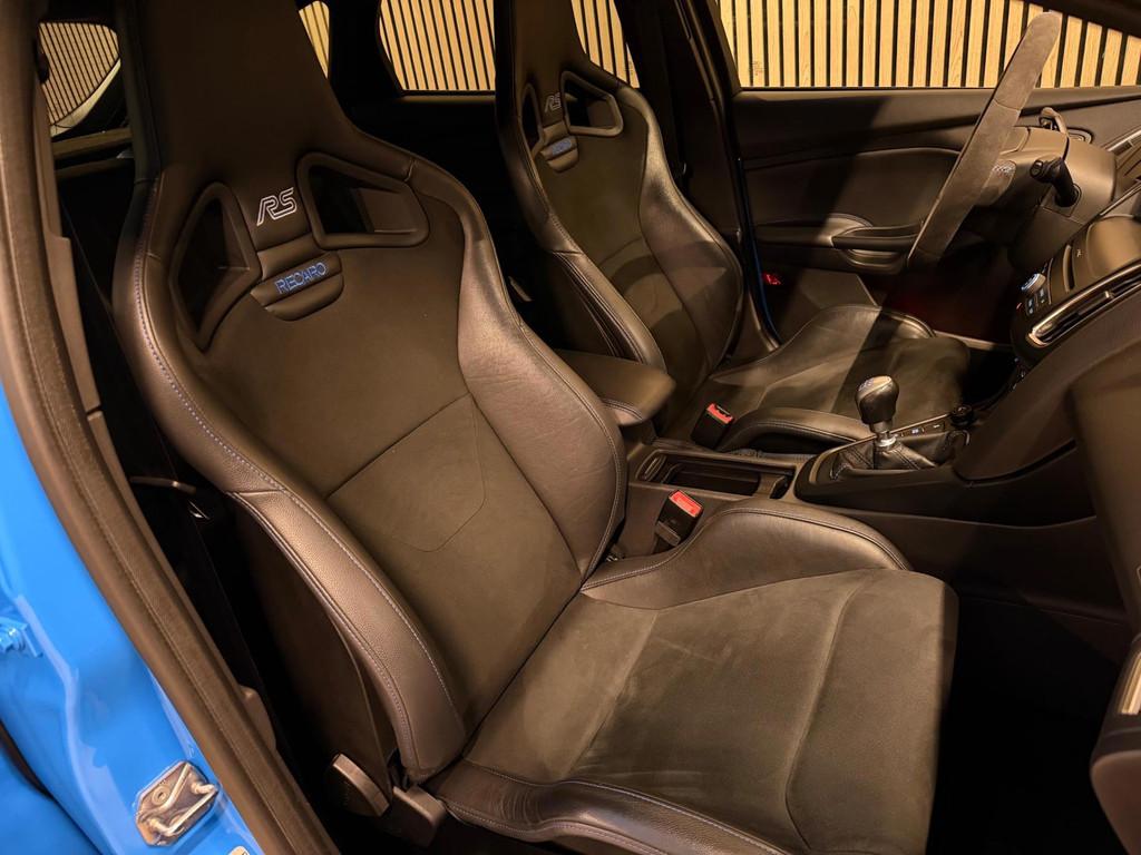 Ford Focus 2.3 RS 350PK - Recaro RS stoelen - Nieuwstaat!, Gebruikt, 4 cilinders, Blauw, 2261 cc