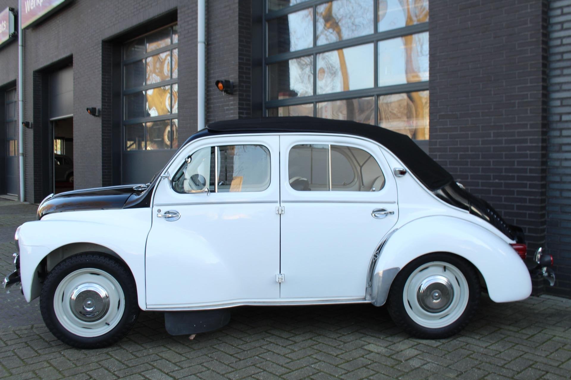 Renault 4 4CV Cabriolet GERESTAUREERD! UNIEKE AUTO!, Auto's, Oldtimers, Lederen bekleding, 700 cc, Stof, Zwart