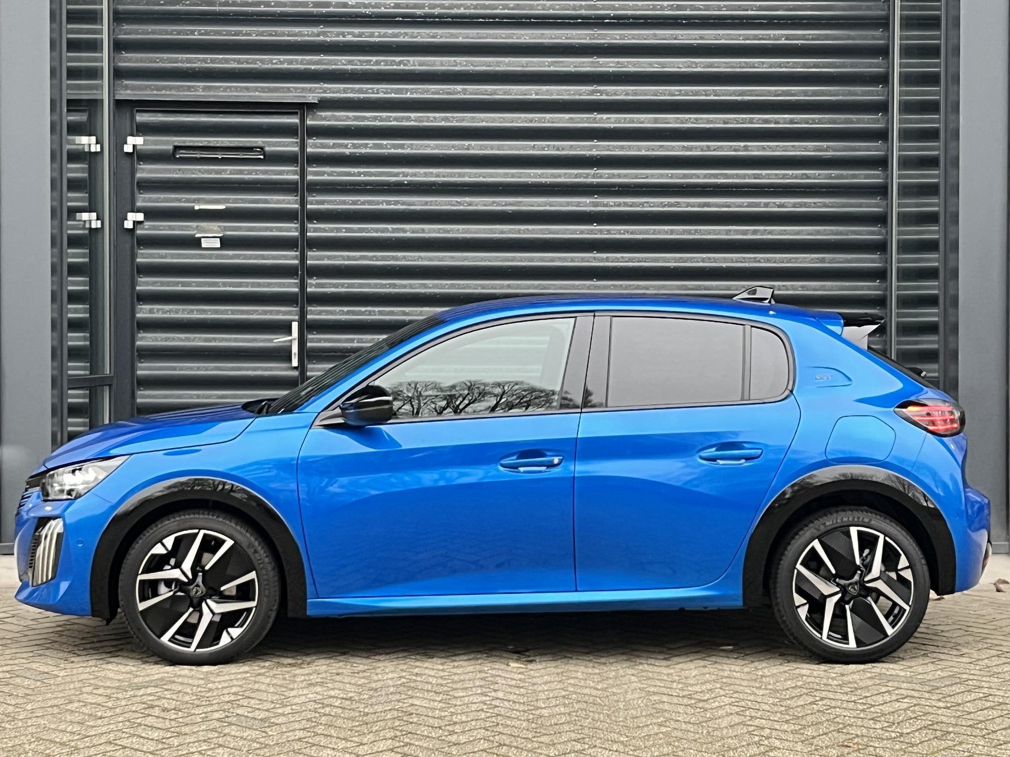 Peugeot 208 1.2 Hybrid 145 e-DCS6 GT / Voordeel / 2+6 Jaar g, Auto's, 1203 kg, 1199 cc, Blauw, Leder en Stof