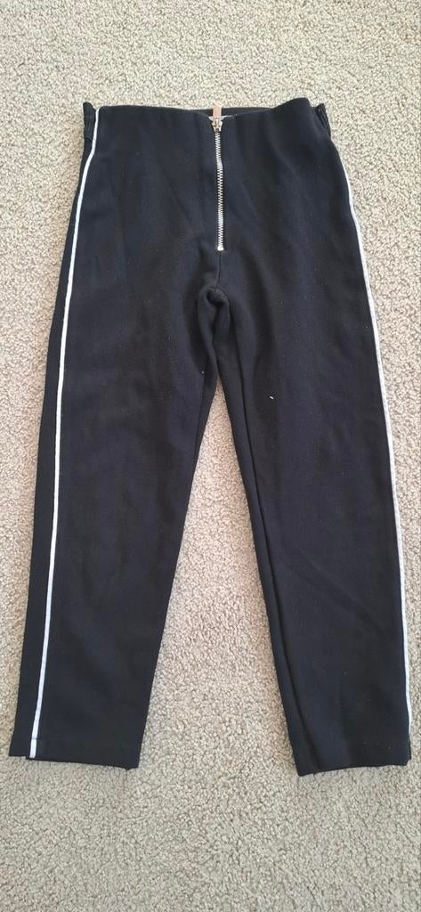 Zara Kids broek met witte streep en rits, maat 122 (7jr), Meisje, Ophalen, Broek, Zara Kids
