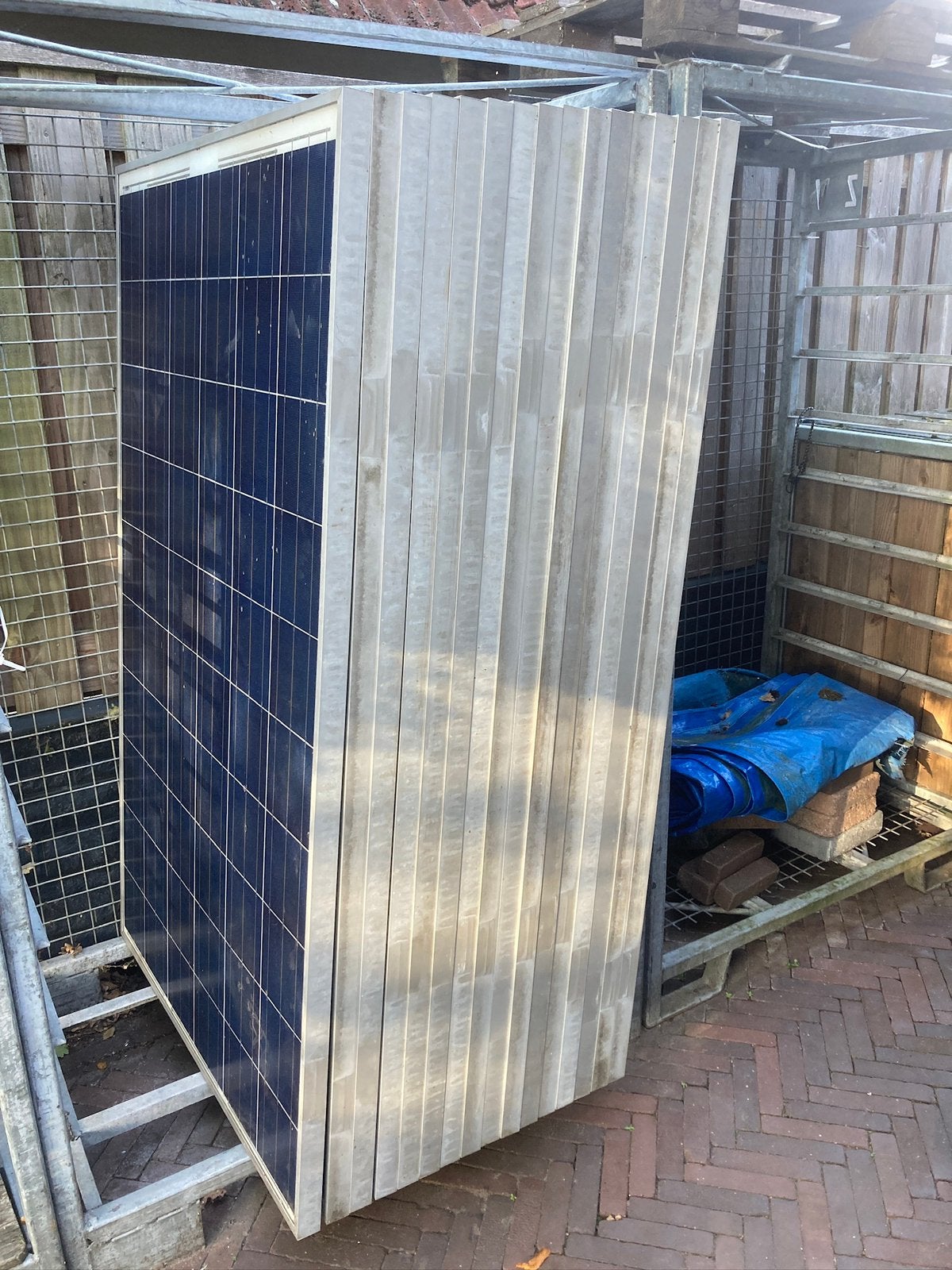 Zonnepanelen + omvormer + montage materiaal, Ophalen, Gebruikt, Overige typen, 200 wattpiek of meer
