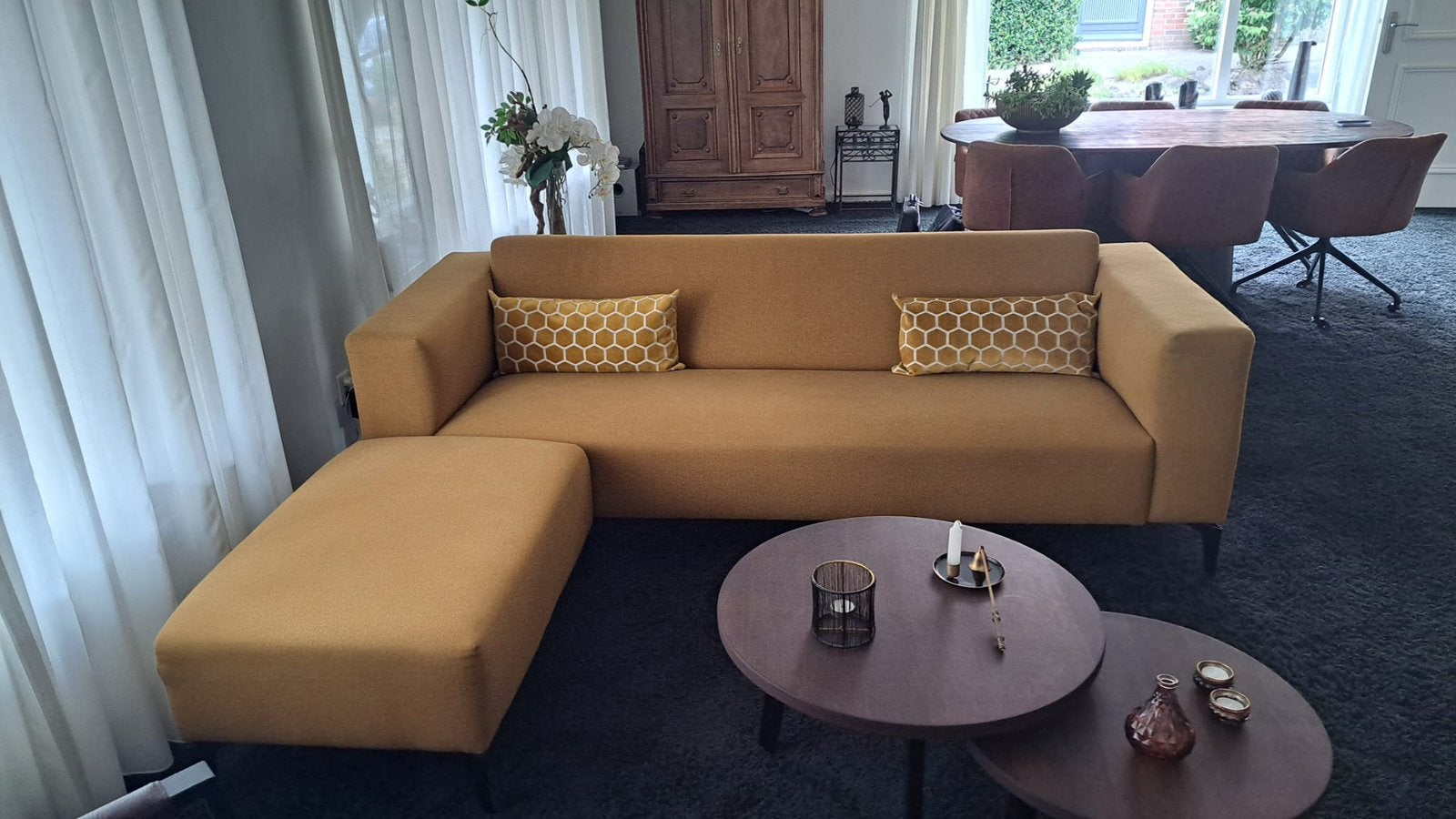 Bank + hocker, Ophalen, Zo goed als nieuw, Stof