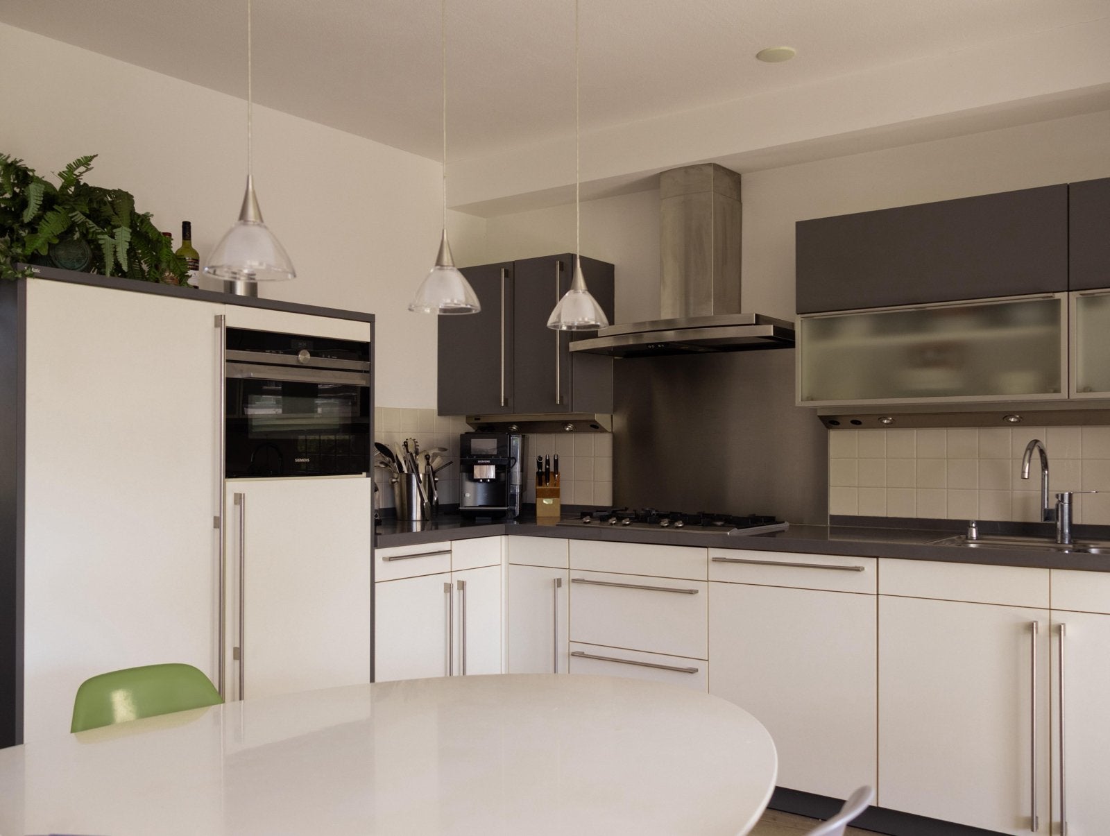 Siematic hoekkeuken met Siemens apparatuur, Ophalen, Gebruikt, Wit, Hoekkeuken