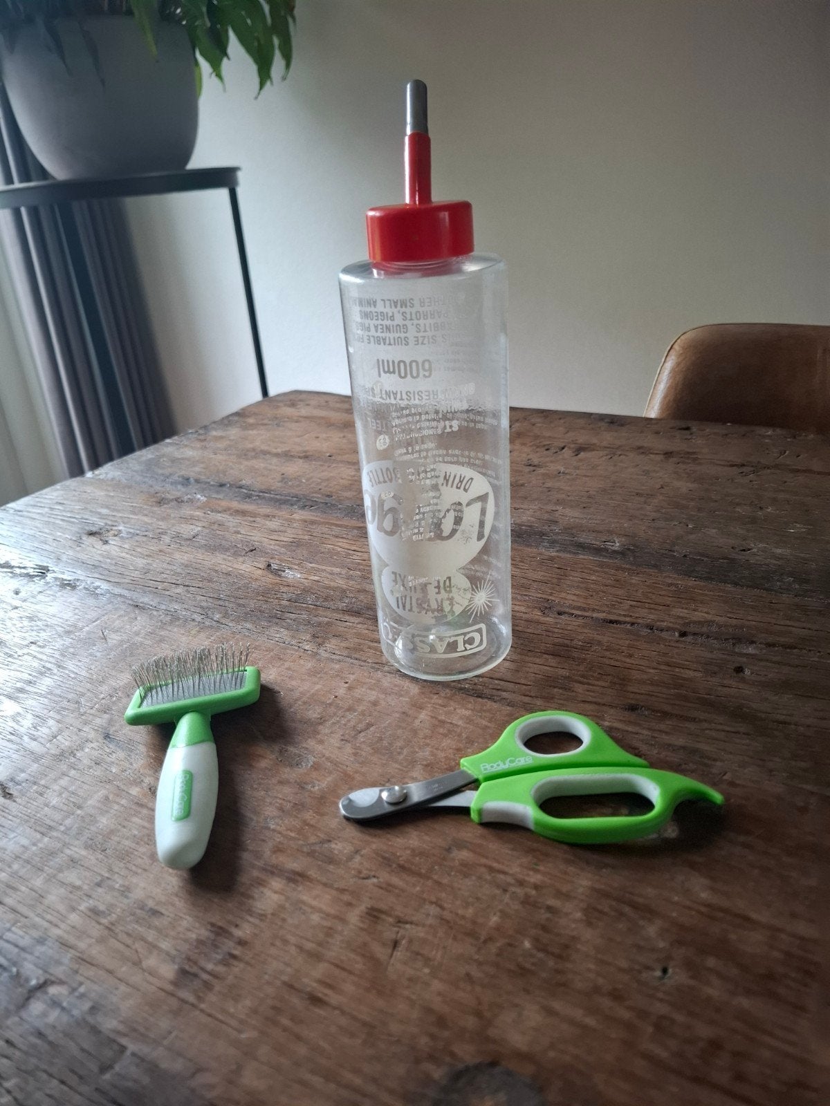 Konijnen drinkfles, -nagelschaar en -borstel, Ophalen of Verzenden, Gebruikt, Verzorging