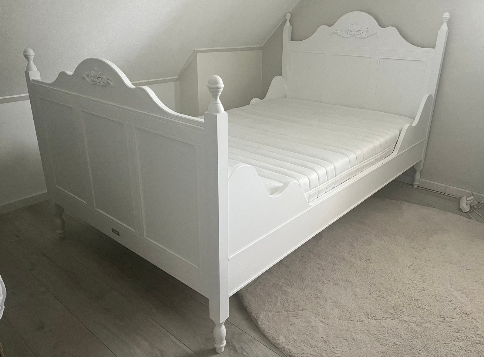 Mooi groot wit Meiden bed Bopita, Ophalen, 85 tot 100 cm, Zo goed als nieuw, Matras