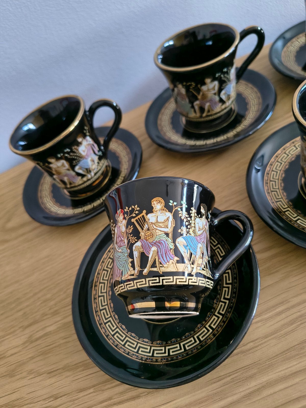 Griekse kop en schotels - handgemaakt, Ophalen of Verzenden, Nieuw, Overige stijlen, Kop(pen) en/of Schotel(s)