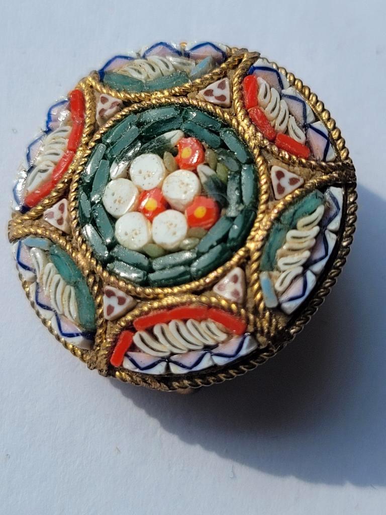 kleine vintage micro-mozaïek broche bloem glazen tesserae, Antiek en Kunst, Ophalen of Verzenden