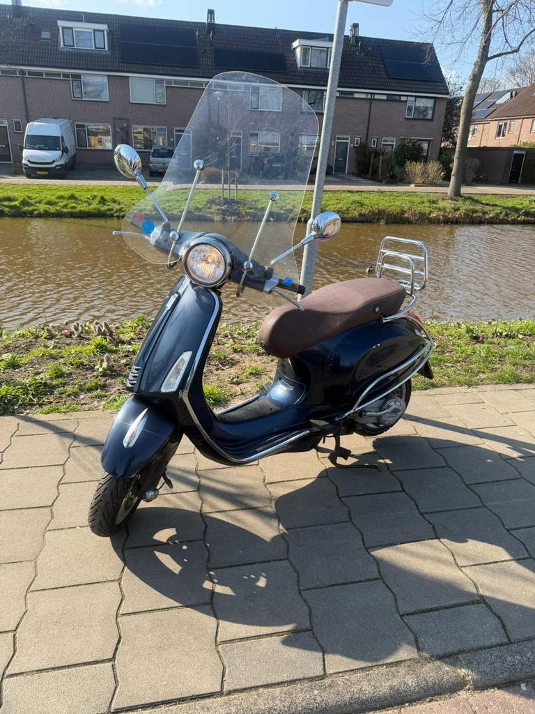 Vespa primavera, Fietsen en Brommers, Scooters | Vespa, Ophalen, Zo goed als nieuw, Benzine, Overige modellen