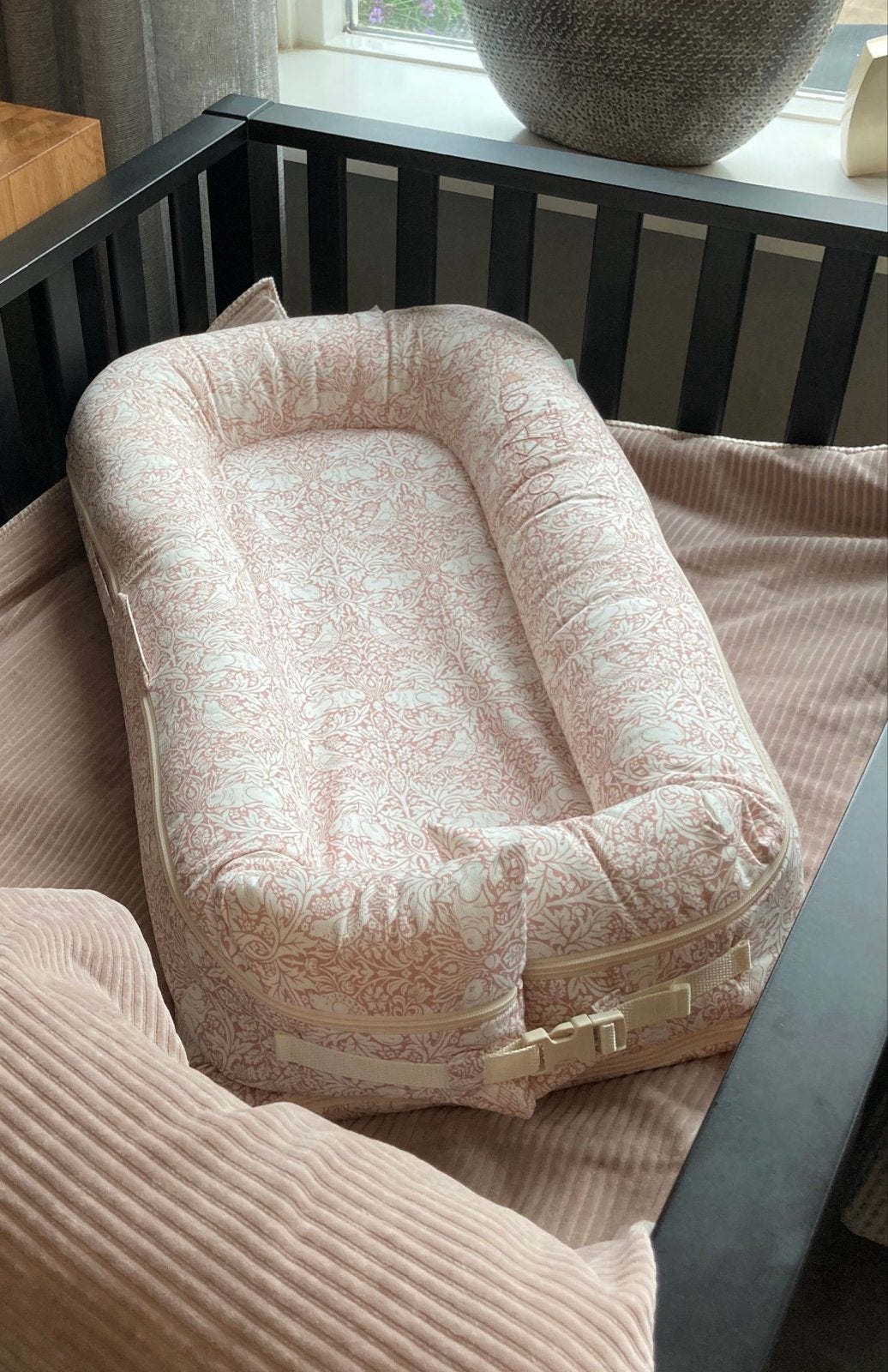 DockATot Deluxe+ babynestje - roze met patroon, Ophalen, Gebruikt, Overige typen