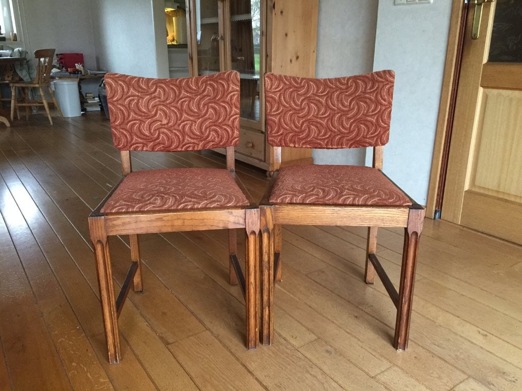 Twee antieke stoeltjes met tafeltje als leuk setje., Ophalen