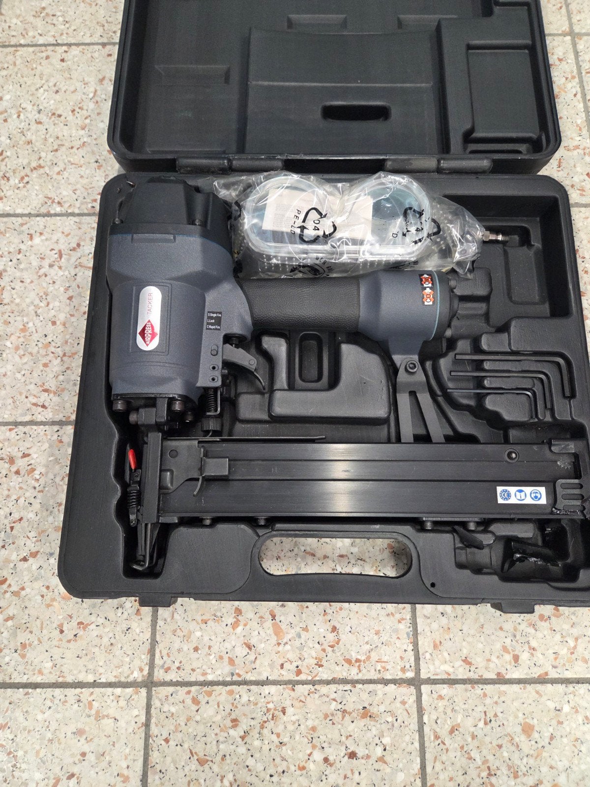 AIRPRESS Tacker in koffer, Ophalen of Verzenden, Nieuw, Tacker/nietmachine, Overige merken