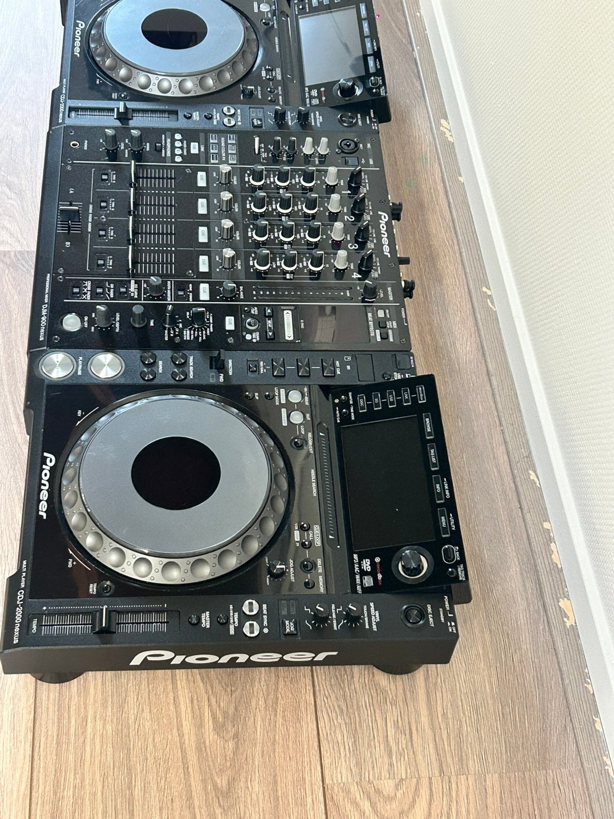 Foto 9 van Pioneer djm 900, 2x cdj 2000 nexus + flightcase