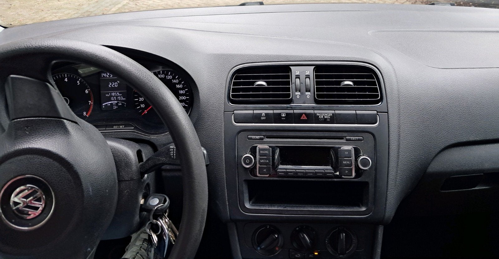 Foto 7 van Volkswagen Polo 1.2 uit 2012 Zwart, 169.193 KM, Airco