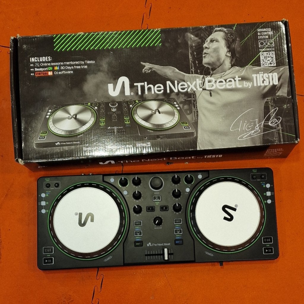 The Next Beat by Tiesto in doos, Muziek en Instrumenten, Dj-sets en Draaitafels, Numark, Gebruikt, Support@numark.com, Numark Industries
200 Scenic View Drive
Cumberland, RI 02864-1813
USA