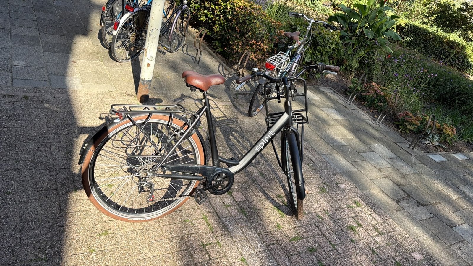 Nette Spirit fiets, zo goed als nieuw, Fietsen en Brommers, Fietsen | Dames | Damesfietsen, Velgrem, Versnellingen, Zo goed als nieuw