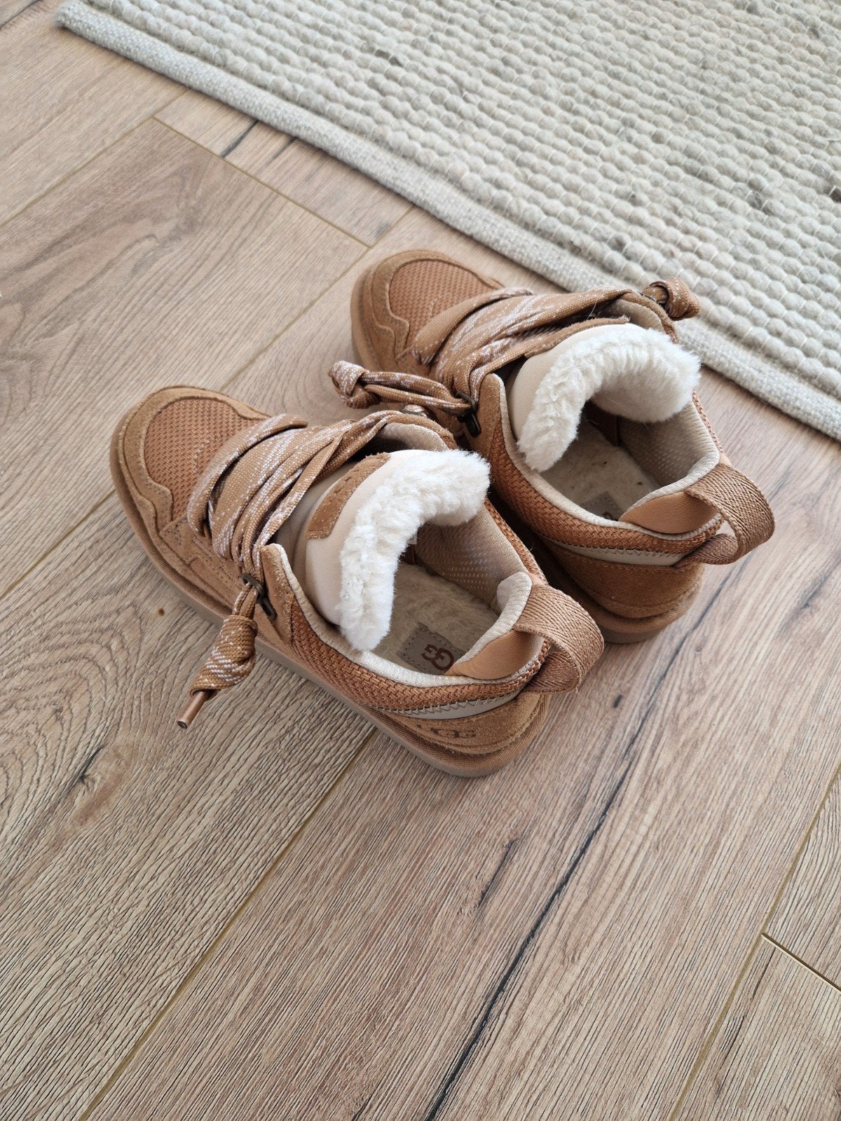 UGG lowmel - Maat 37, Kleding | Dames, Ophalen of Verzenden, Zo goed als nieuw