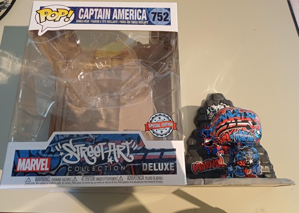 Funko Pop! Captain America 752 Street Art Collection Deluxe, Ophalen of Verzenden, Zo goed als nieuw