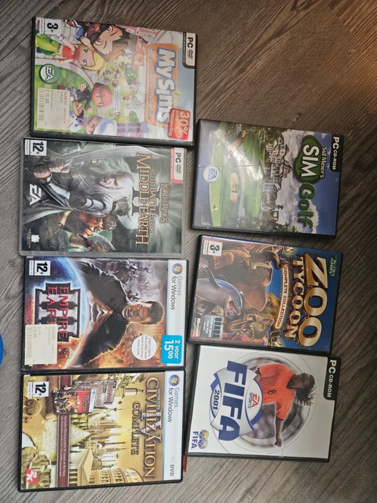 PC Games Collectie: My Sims, Lord of the Rings FIFA 2001 en, Spelcomputers en Games, Games | Pc, Gebruikt, Overige genres, 1 speler