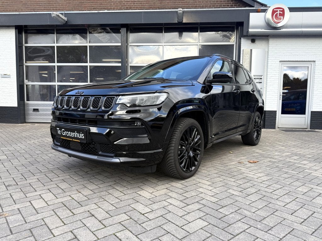 Jeep Compass S Summit 1.5T e-Hybrid (bj 2024, automaat), Auto's, Jeep, Gebruikt, 4 cilinders, Automatische klimaatregeling, Zwart