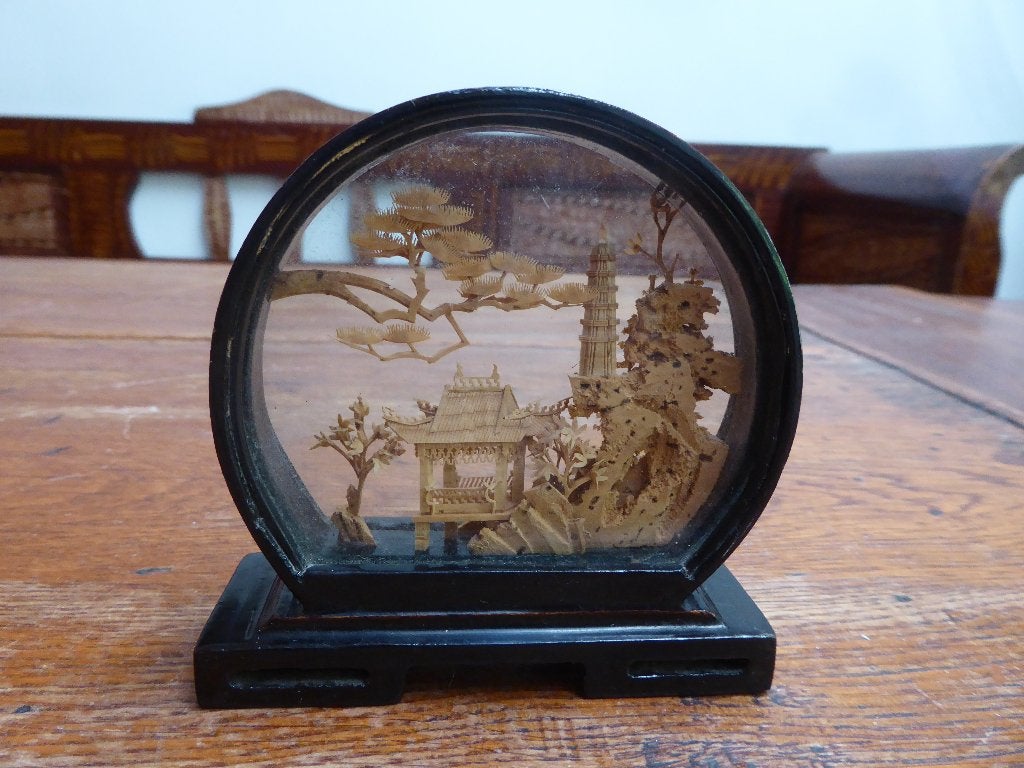 Chinese diorama met kurksnijwerk (2), Ophalen of Verzenden