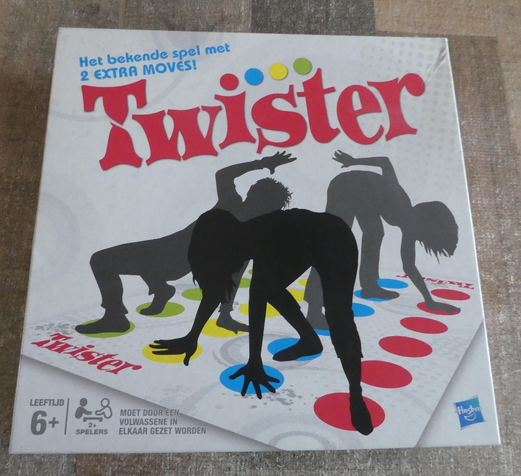 Twister Hasbro 2 extra moves vanaf 6 jaar, Hobby en Vrije tijd, Vijf spelers of meer, Ophalen of Verzenden, Zo goed als nieuw