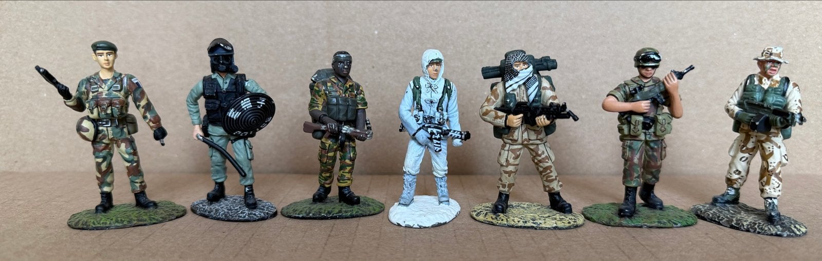 7 Militaire Beeldjes: Frontline figures Modern Elite Forces, Verzamelen, Poppetjes en Figuurtjes, Ophalen of Verzenden, Gebruikt