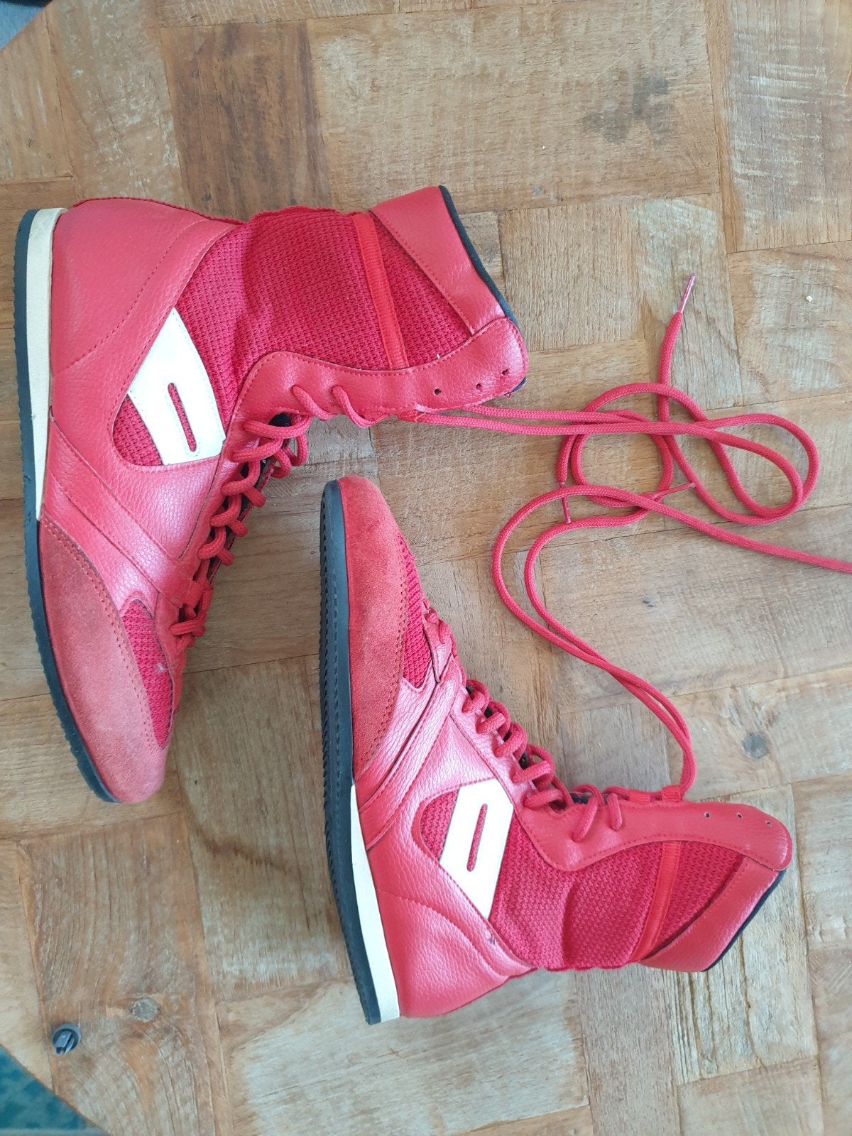 2MORROW Vechtsportschoenen - Rood, Maat 39, €4,99, Gebruikt, Overige, Ophalen of Verzenden, Vechtsportschoenen