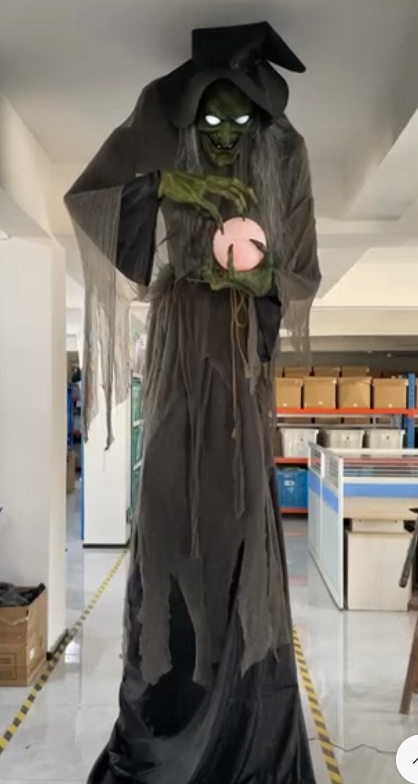Mega grote animatronic heks (4 meter hoog), Ophalen, Versiering