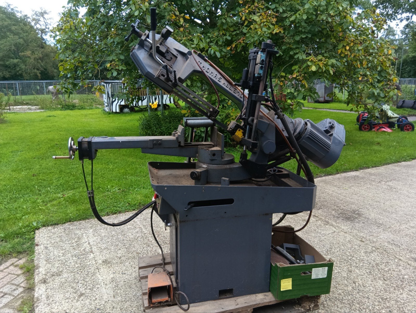 Foto 2 van lintzaag bandzaag groot Thomas 310 I