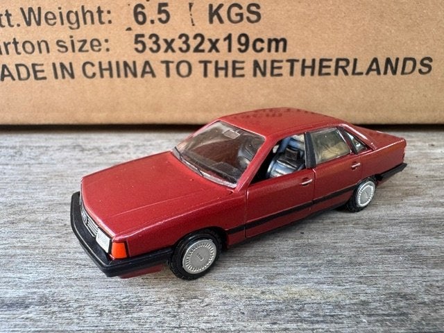 1:43 Audi 100 Schabak B. Rood, Hobby en Vrije tijd, Modelauto's | 1:43, Ophalen of Verzenden, Gebruikt, Auto, Overige merken