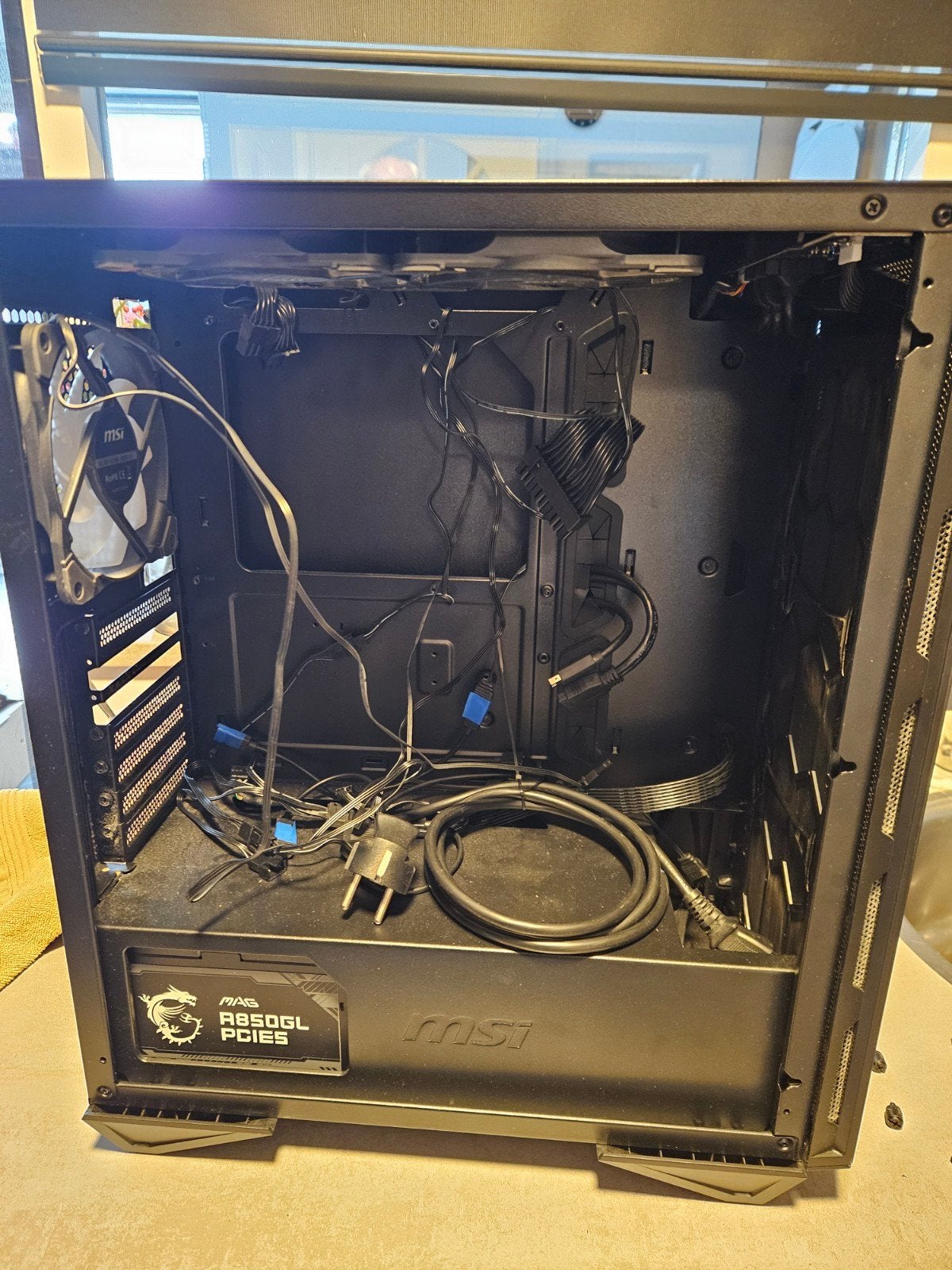 MSI MPG GUNGNIR 110R Mid-Tower met MSI MAG A850GL PSU, Ophalen, Gebruikt
