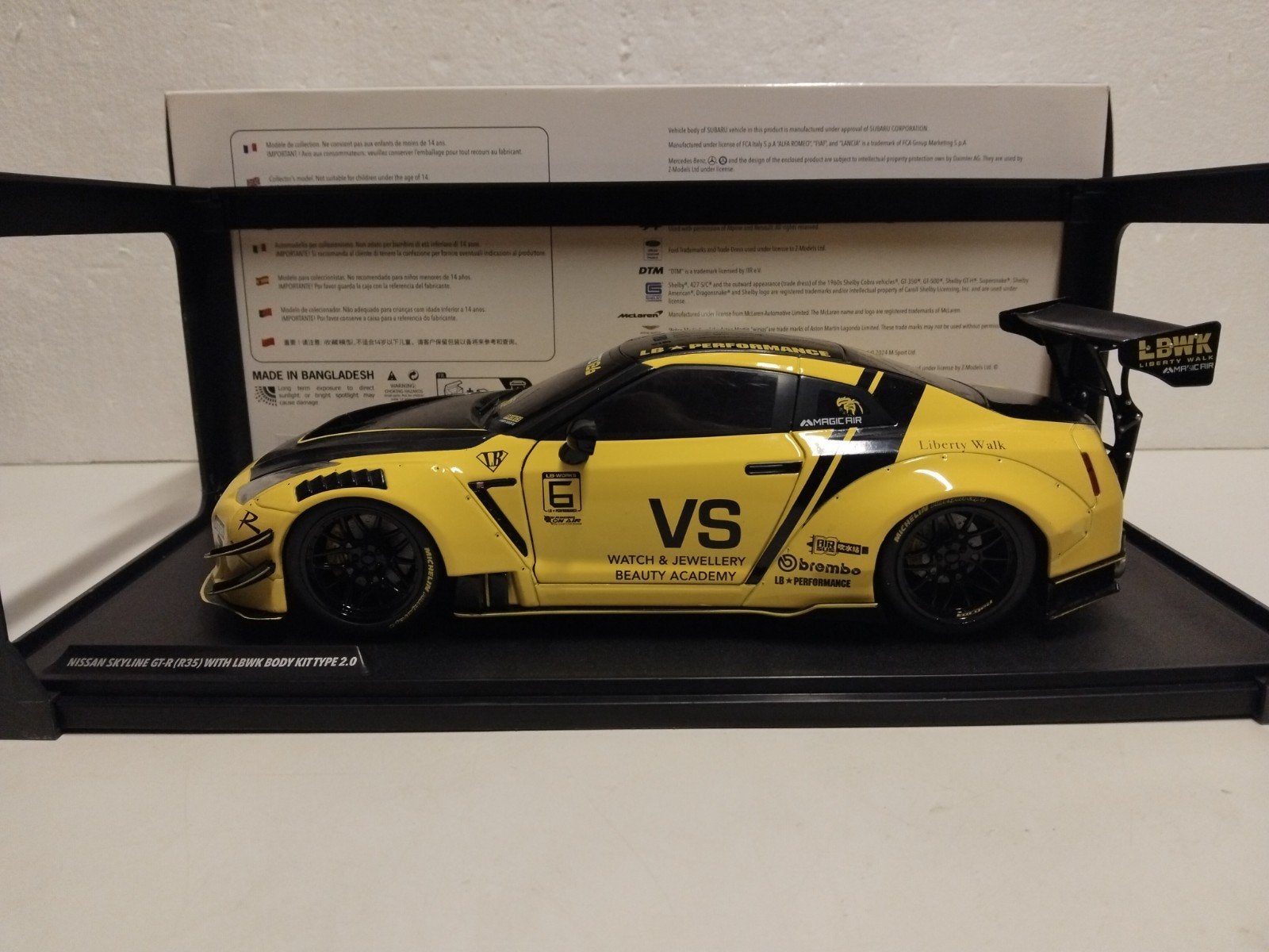 Nissan Skyline GTR R35 geel Liberty Walk Solido 1:18 KRD, Ophalen of Verzenden, Zo goed als nieuw, Auto, Solido