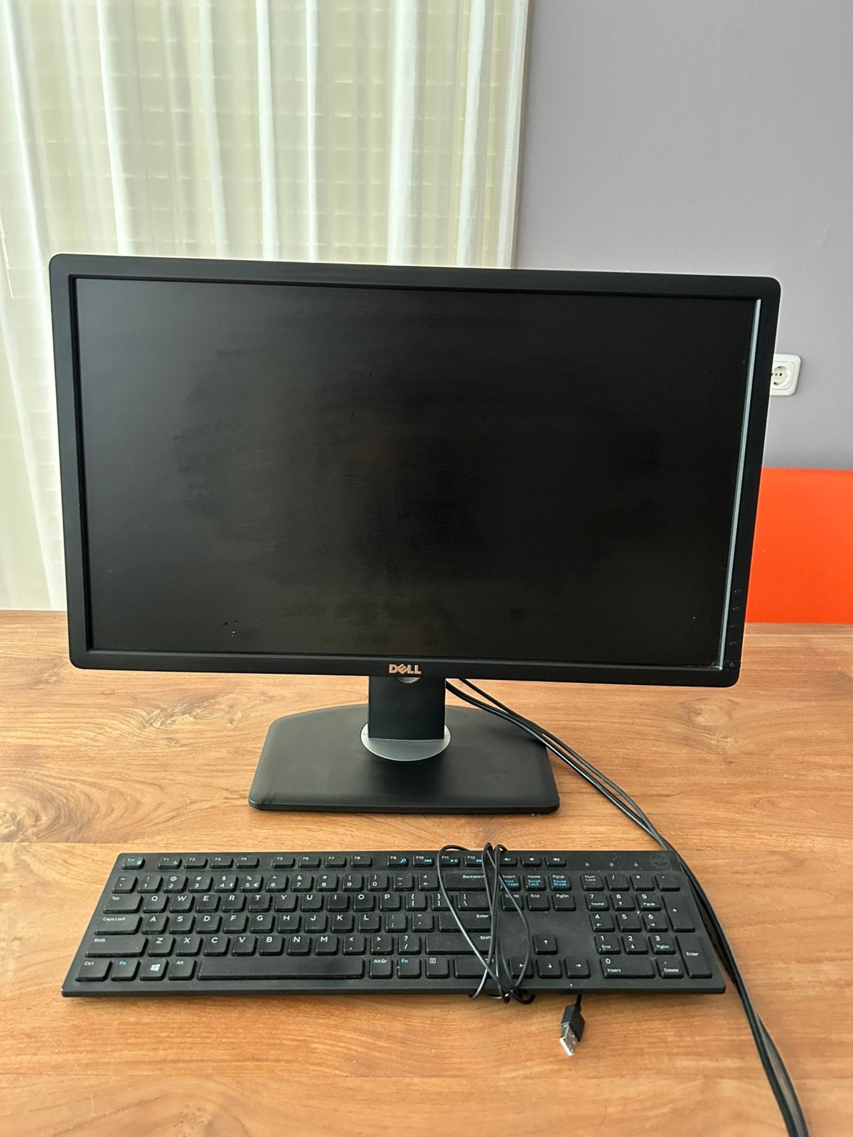 Dell professional monitor 24 inch incl toetsenbord, Ophalen, IPS, 60 Hz of minder, Gebruikt