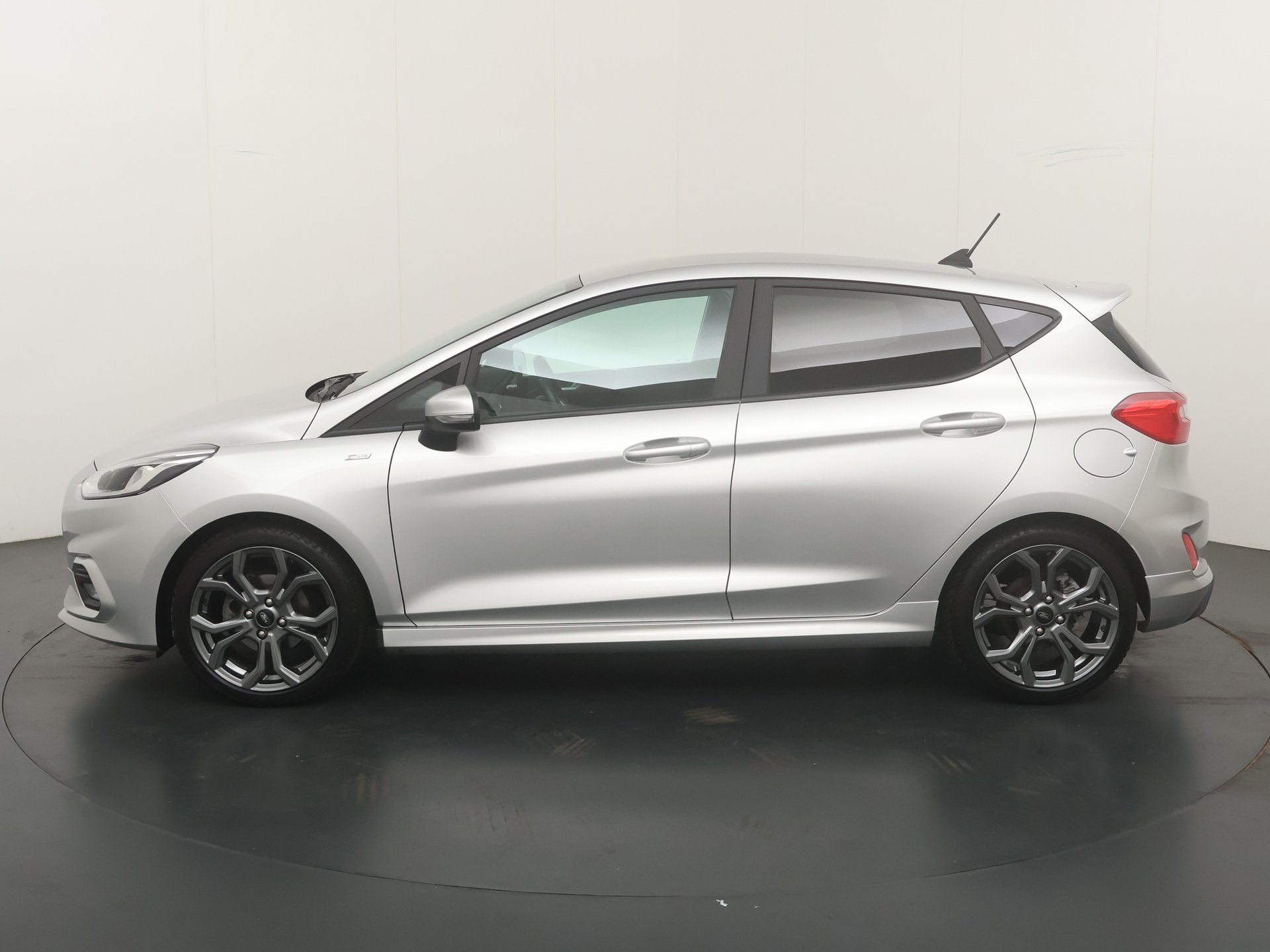 Ford Fiesta 100PK EcoBoost ST-Line | Trekhaak | Voorruitverw, Auto's, Gebruikt, 580 kg, 49 €/maand, Origineel Nederlands