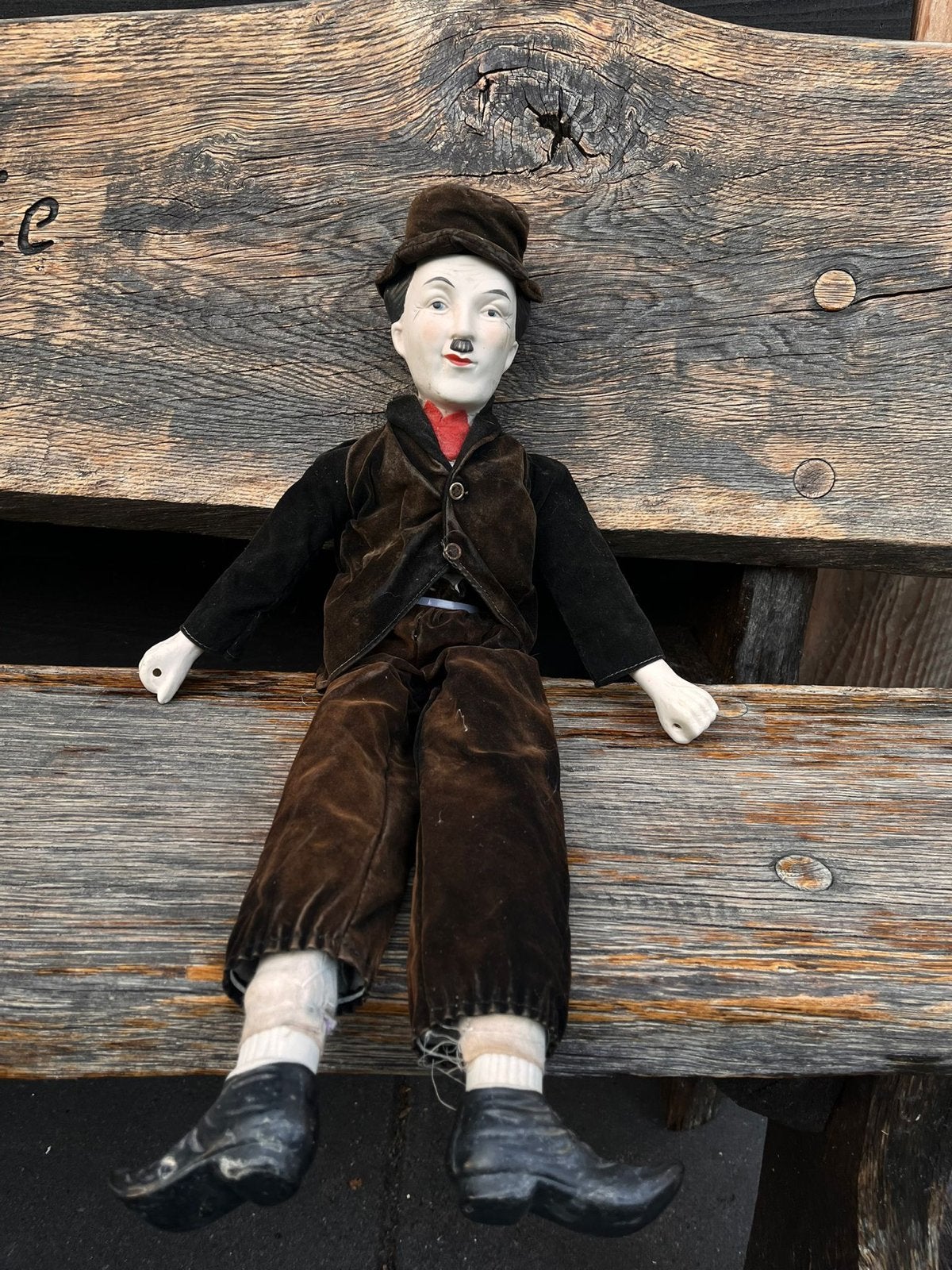 Antieke Charlie Chaplin pop met porseleinen hoofd en ledemat, Verzamelen, Poppen, Ophalen, Zo goed als nieuw, Pop