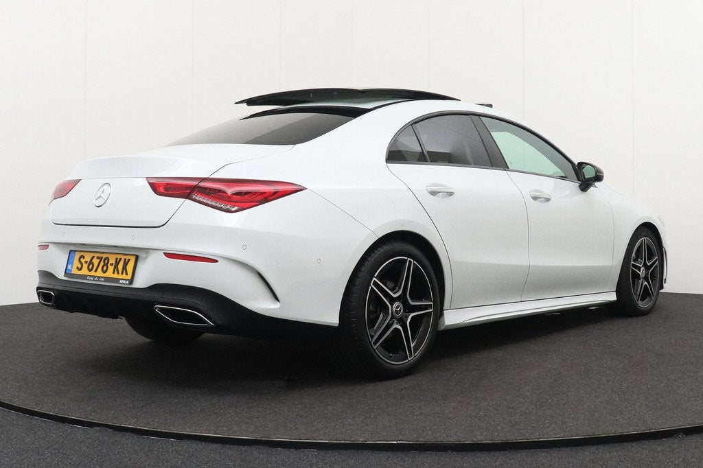 Mercedes-Benz CLA-Klasse 180 AMG Night-Pakket Pano-dak Camer, Auto's, 136 pk, Gebruikt, 4 cilinders, Wit