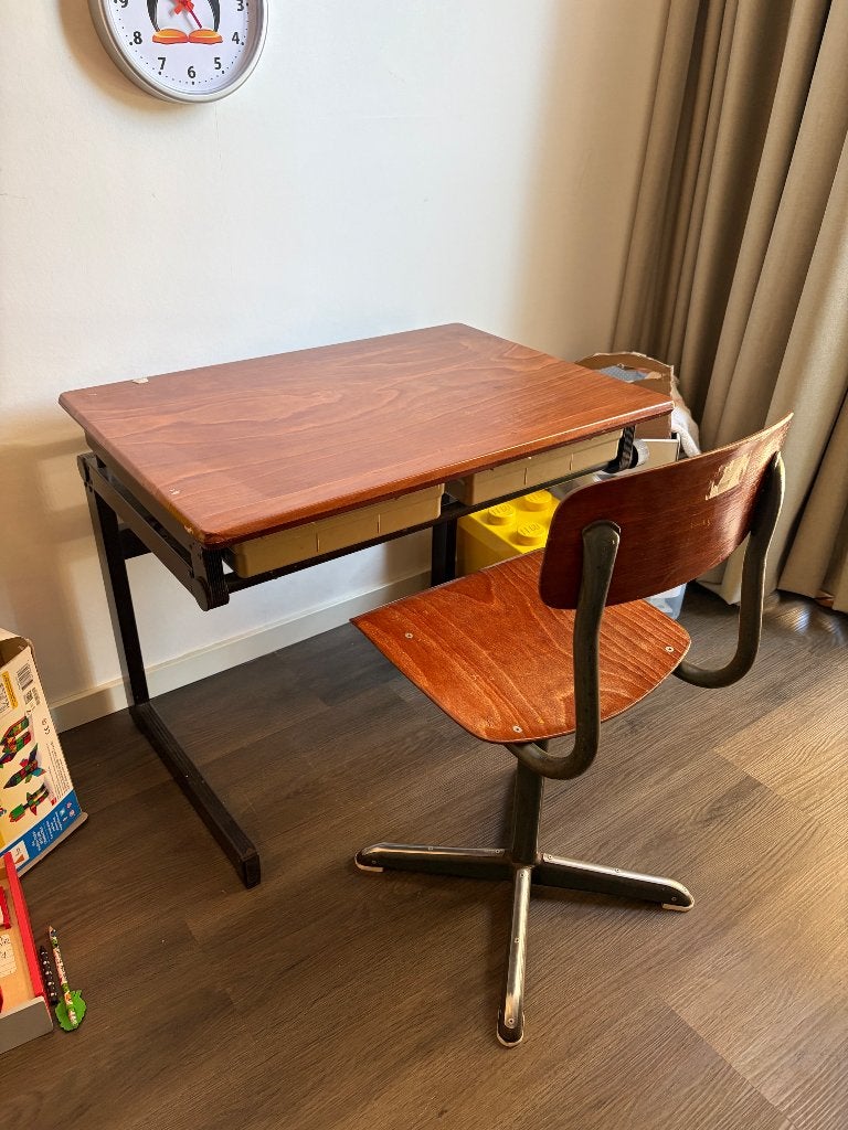 Vintage schoolbureau met stoel, Huis en Inrichting, Ophalen, Gebruikt, Kinderbureau, Hout